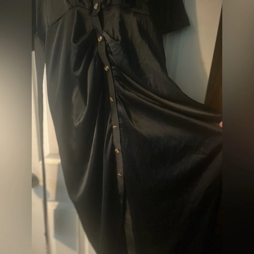 Vintage style satin pleated maxi tie up dress - Picture 3 of 4